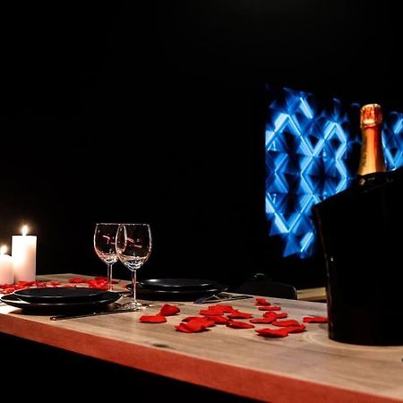 Loveroom O Diable Des Plaisirs Avec Jacuzzi Tourcoing Exteriér fotografie