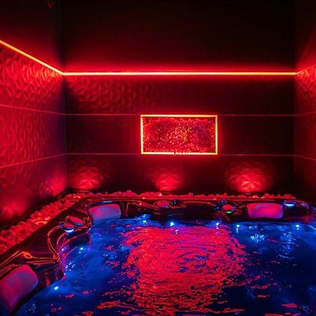 Loveroom O Diable Des Plaisirs Avec Jacuzzi Tourcoing Exteriér fotografie