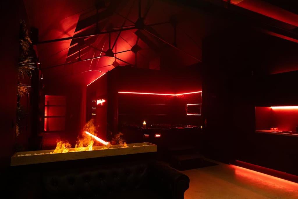 Loveroom O Diable Des Plaisirs Avec Jacuzzi Tourcoing Exteriér fotografie
