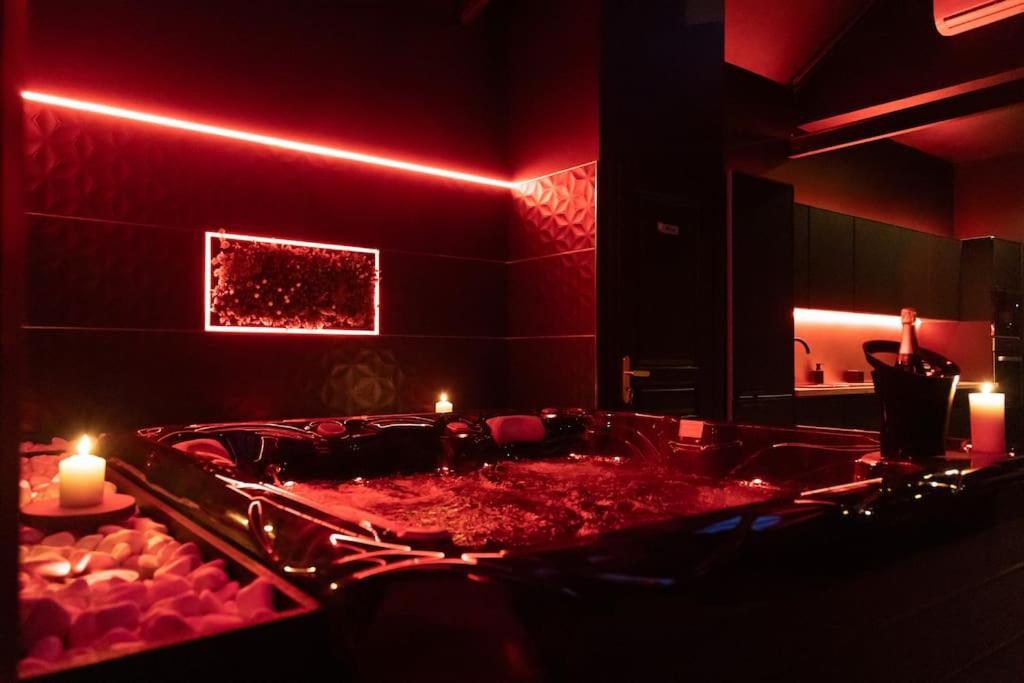 Loveroom O Diable Des Plaisirs Avec Jacuzzi Tourcoing Exteriér fotografie