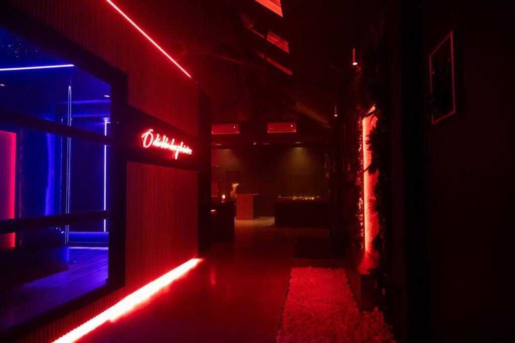 Loveroom O Diable Des Plaisirs Avec Jacuzzi Tourcoing Exteriér fotografie