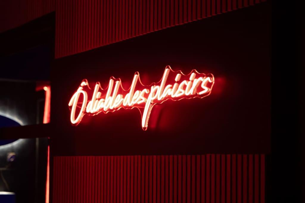 Loveroom O Diable Des Plaisirs Avec Jacuzzi Tourcoing Exteriér fotografie