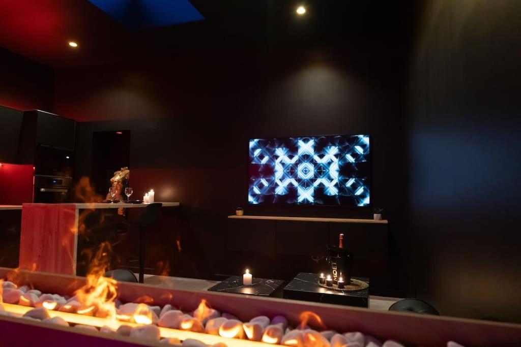 Loveroom O Diable Des Plaisirs Avec Jacuzzi Tourcoing Exteriér fotografie