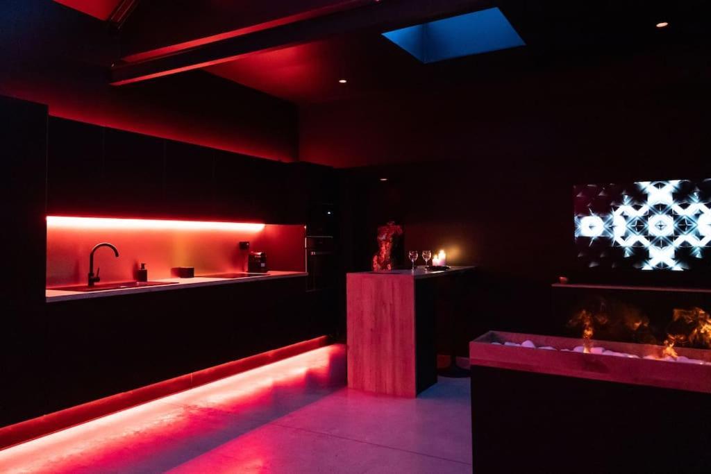 Loveroom O Diable Des Plaisirs Avec Jacuzzi Tourcoing Exteriér fotografie
